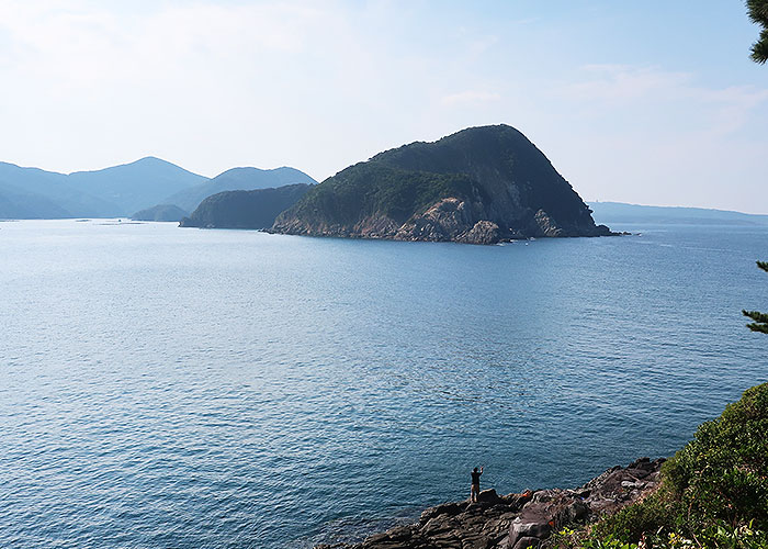 旅人なら必ず訪れるべき島。五島列島・福江島。五島と東京の違いを歴史、美味しさ、便利さ、温かさから比べてみた。五島・福江島はエメラルドグリーンの海や観光だけじゃないのだ