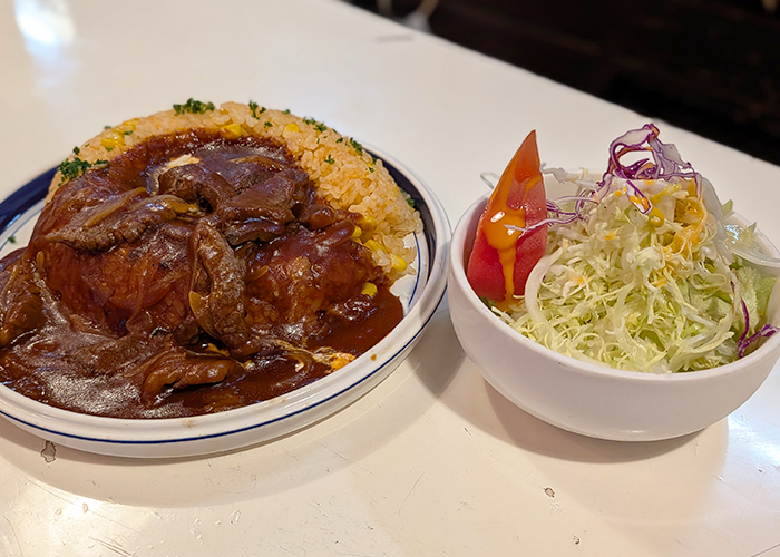 鬼岳の火口のような大迫力！うっとりする「ミッキーピラフ」