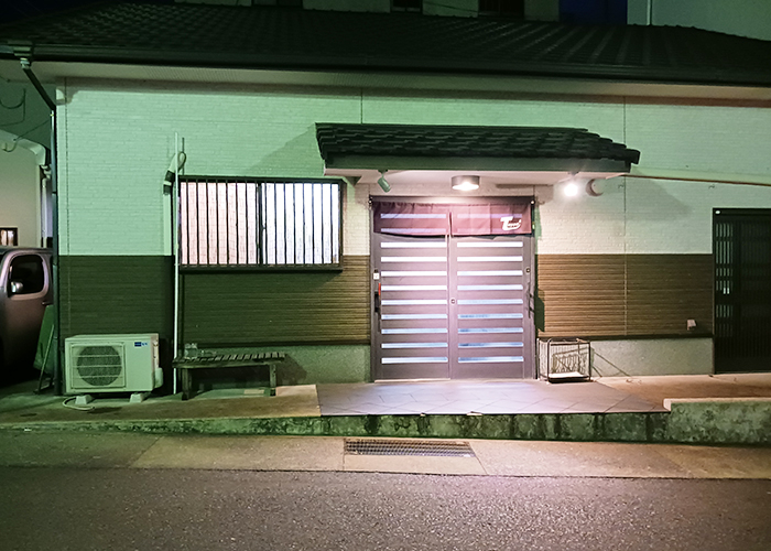 夜の鉄平外観