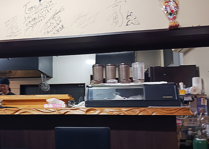 独学でソースや小麦粉の配合に試行錯誤しながら、お好み焼きを完成させた女将さんの努力が、今日の鉄平の礎となっています