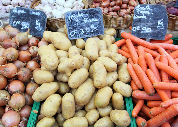フランスの気候はさつまいもの栽培に適さず、伝統的にじゃがいもが食卓の中心でした