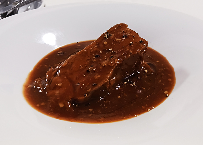 箸でほぐれる柔らかさ！「宮崎産ミルク牛タン」の衝撃