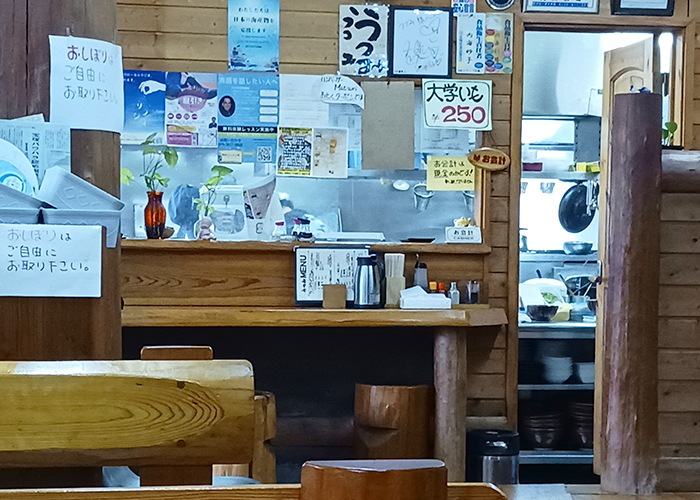 17時にはもう満席！？地元民が集うログハウス