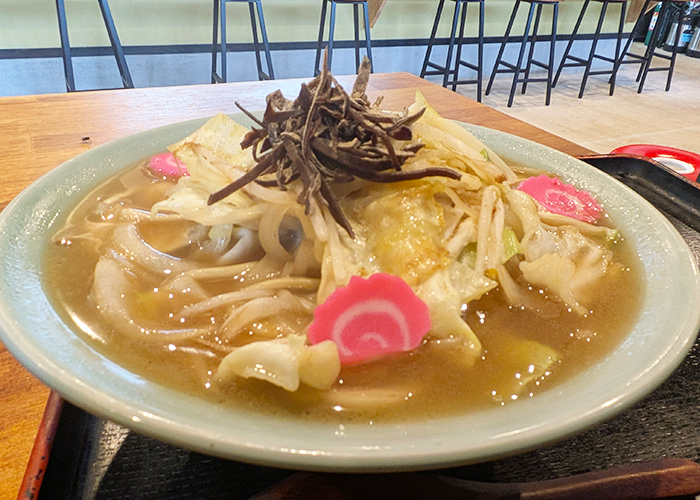 運ばれてきた島ちゃんぽんは、野菜たっぷりでボリューム満点！