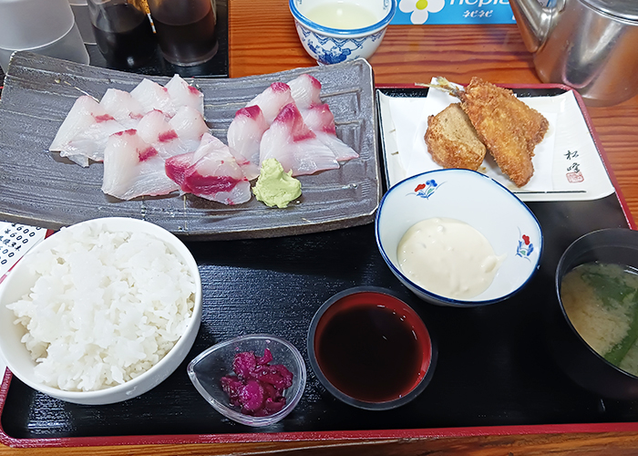 五島・大瀬崎灯台近くのちょうちん家-刺身定食