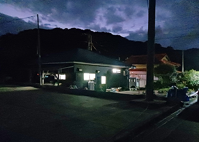 五島・大瀬崎灯台近くのちょうちん家-夜の風景