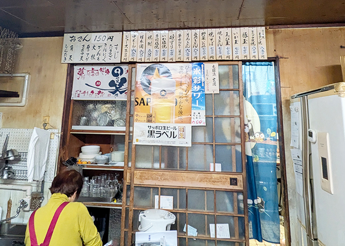 値段の上に白い紙が貼られ、価格改定