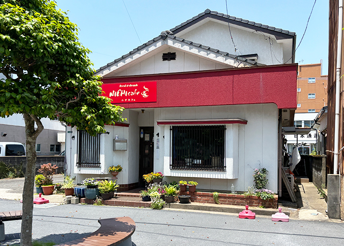 福江港近くの魅力的なカフェ「NICHI CAFE 自遊空間」でランチはいかが？