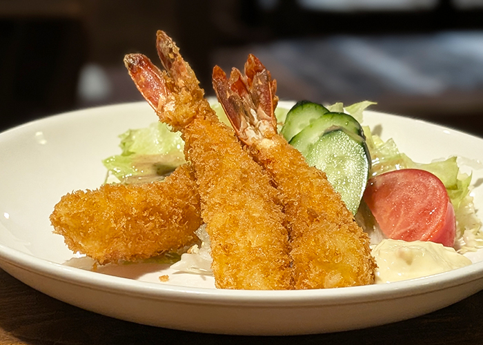 今まで食べたことのない弾力の「絶品エビフライ」