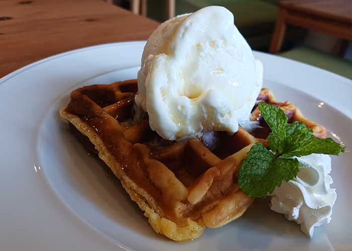 五島・Slow Café たゆたう。の焼き立てワッフル