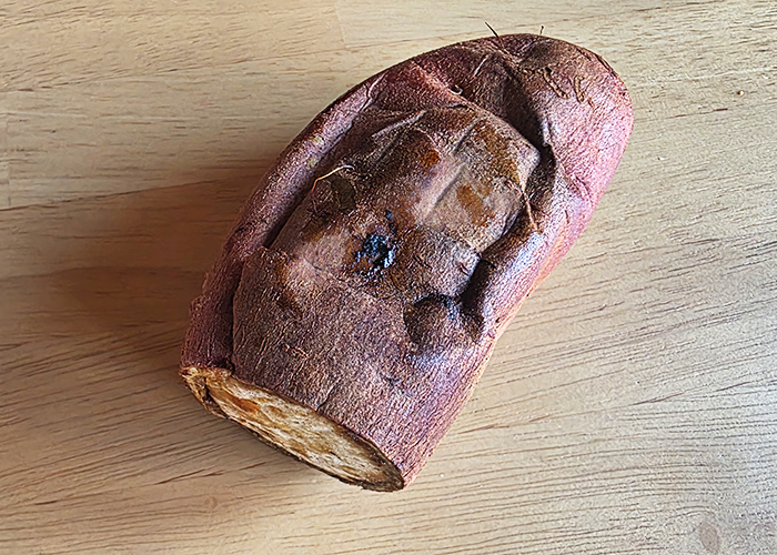 ファミリーマート/甘焼きいもを上から撮影