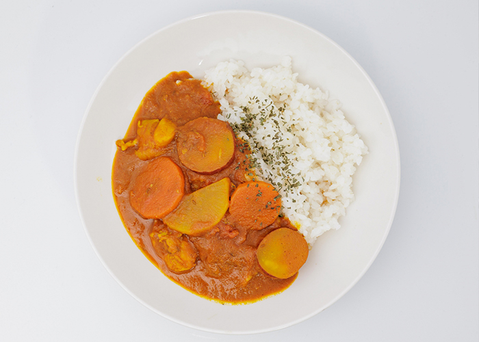 色彩が華やかになるさつまいもカレー