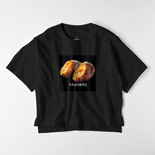 ねっとり系の焼き芋をイメージした画像に「YAKIIMO」の文字入りで女性用Tシャツ