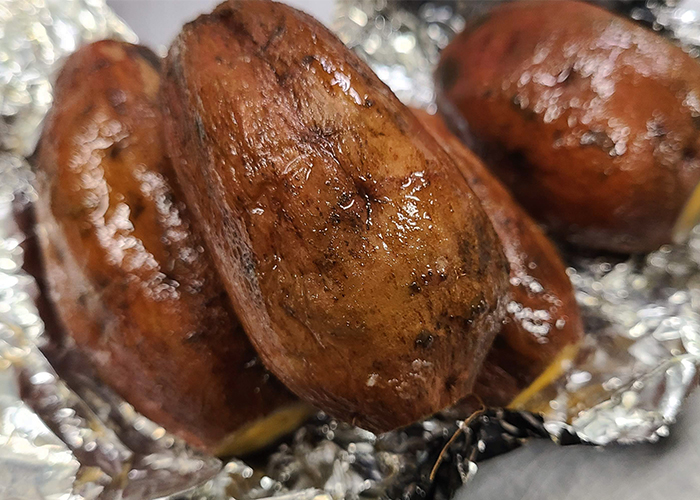 焼き芋チーズケーキ人気レシピ-焼き芋は蜜が溢れる