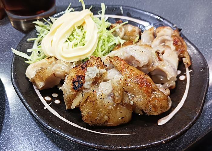 豚足はほろほろと柔らかく、箸で簡単に崩れるほど