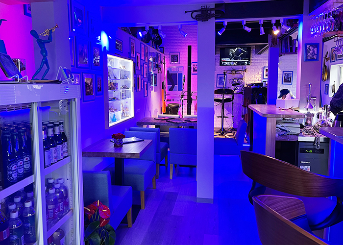 五島のBlue Goto Cafe（ブルー・ゴトウ・カフェ）-店内