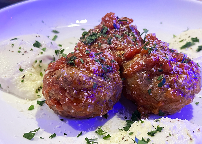 五島のBlue Goto Cafe（ブルー・ゴトウ・カフェ）-メイン料理「ポルペッタ」