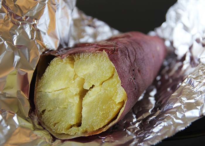 ヤラピンはさつまいもの皮の部分や、皮と実の間に多く含まれているため、皮ごと食べることでより効果的に摂取できます