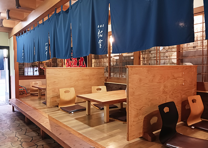 五島の人気居酒屋「松雪」の店内