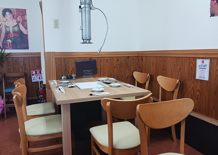 五島の新店「炭焼厨房やまだ」の店内