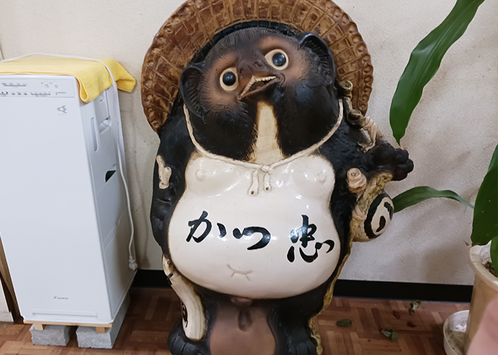 かつ忠看板