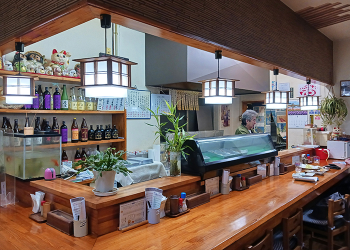 かつ忠の店内