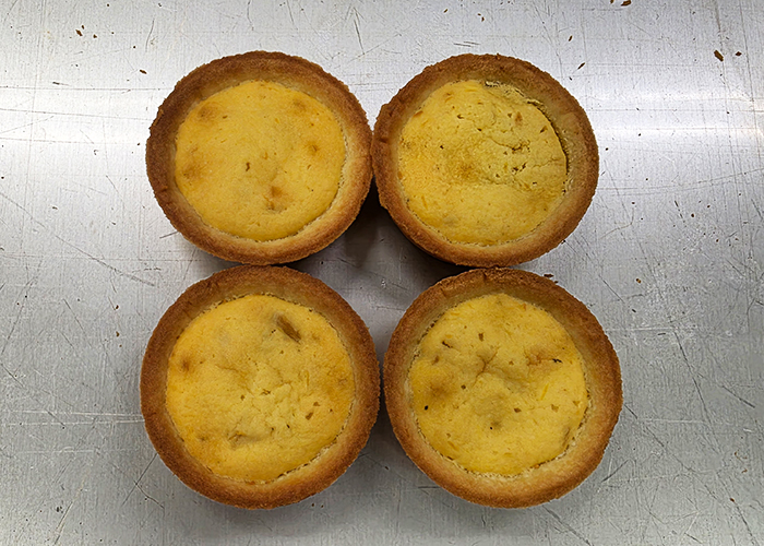180℃に予熱したオーブンで約20分、しっかり焼き色が付くまで焼き上げます