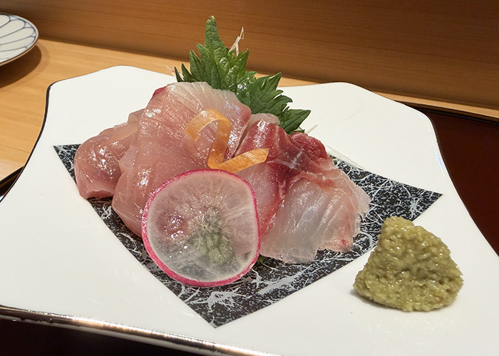 お刺身は、九州特有の甘い醤油を本州の方でも美味しく食べられるよう、お店でブレンド