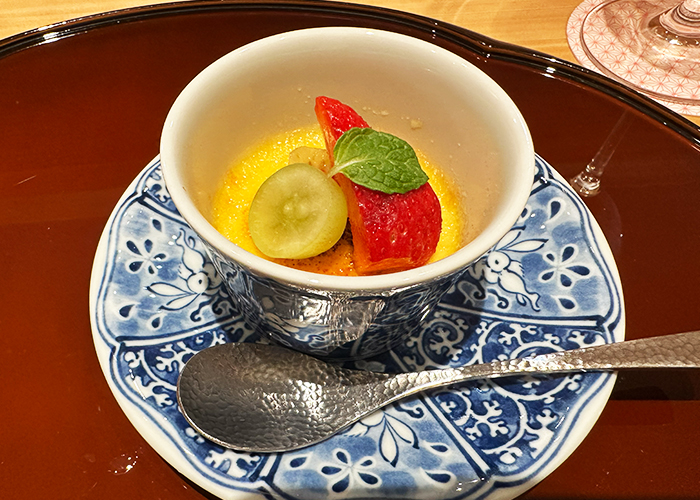 山内のいちごが乗ったパンナコッタ