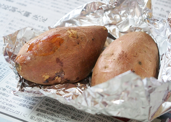 焚き火の焼き芋がもっと美味しくなる3つのコツ-低温加熱で甘みを引き出す