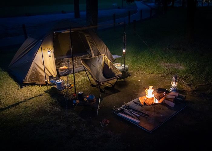 焚き火で焼き芋を楽しむ際の注意点とマナー、キャンプ場