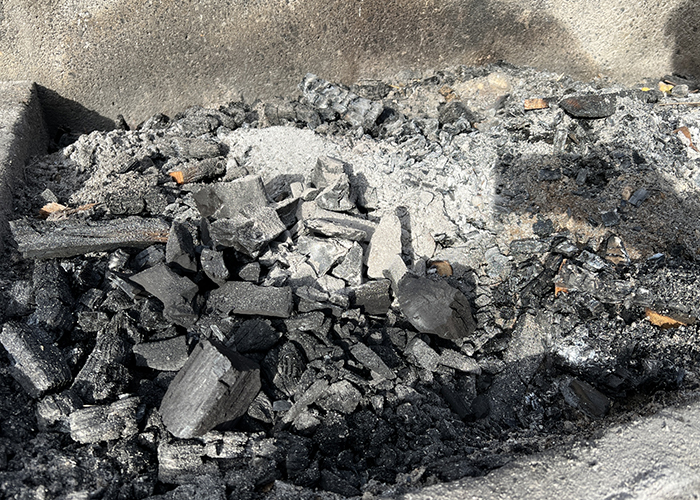 焚き火の完全な消火方法