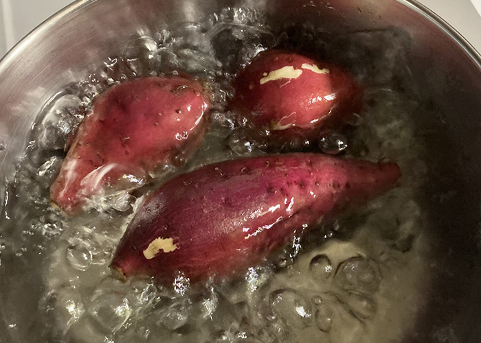オーブンで作る！干し芋-工程1 さつまいもを蒸すか茹でる