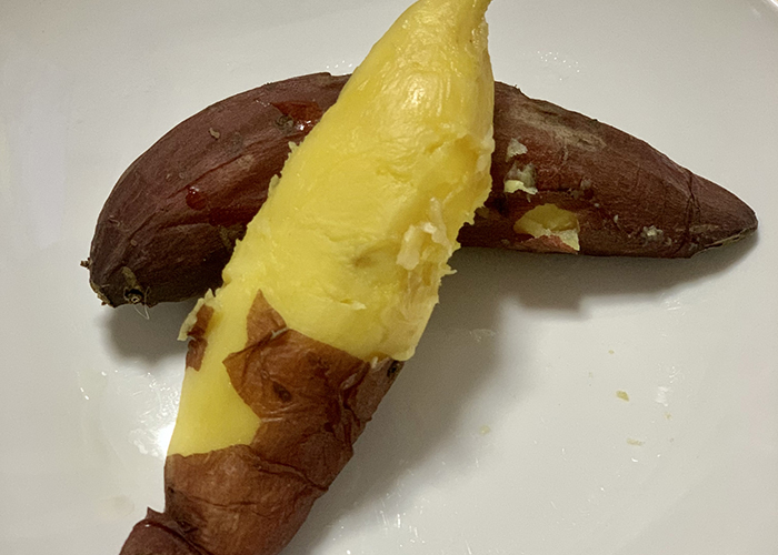 オーブンで作る！干し芋-工程2 皮をむいてスライスする