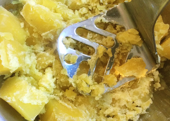 焼き芋は温めてから潰してなめらかに