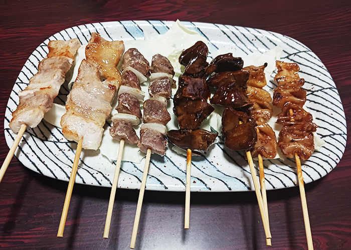 三井楽の居酒屋「伊勢吉」の焼き鳥