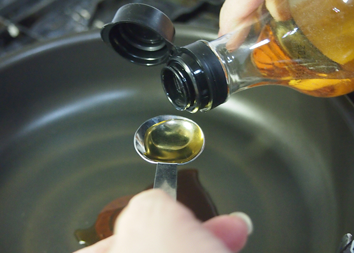 さつまいもご飯　隠し味その2 みりんで照りとコク深い甘さを引き出す