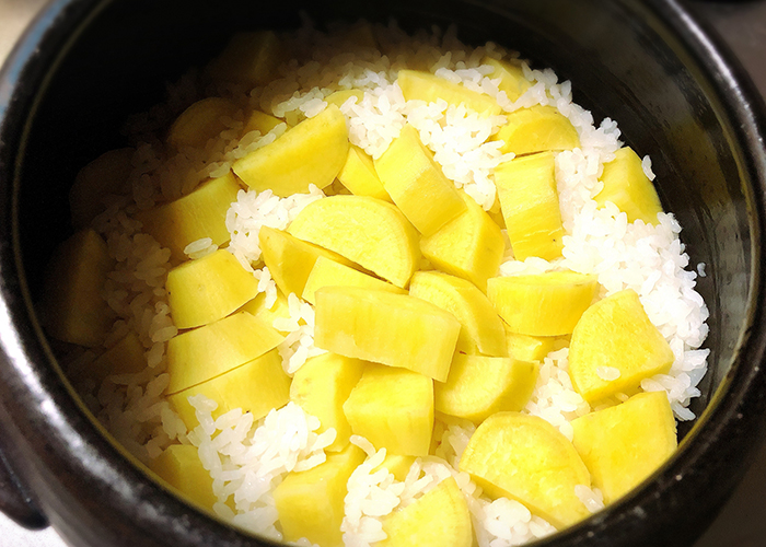 土鍋で炊く本格おこげ付きさつまいもご飯