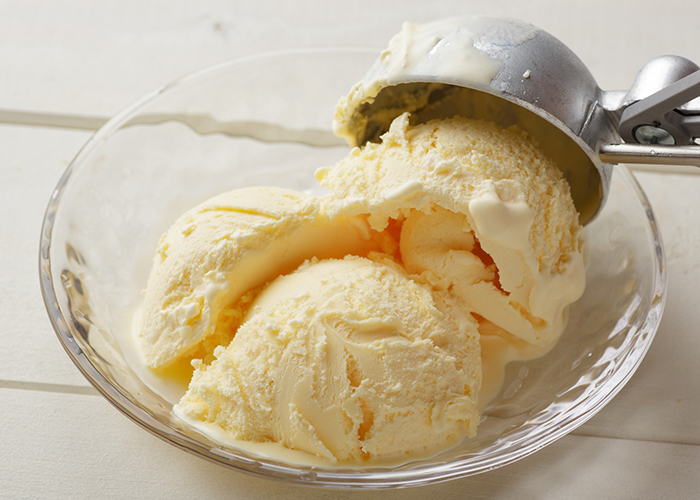 焼き芋アレンジ-ひんやりアツアツがたまらない！バニラアイス乗せ焼き芋