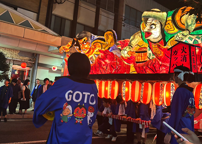 1日目（9月27日）｜雨でも盛り上がる夜のねぶたパレード