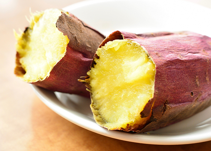 焼き芋には、体にうれしい3つの成分「食物繊維」、「ヤラピン」、そして「レジスタントスターチ―」がしっかりと含まれています