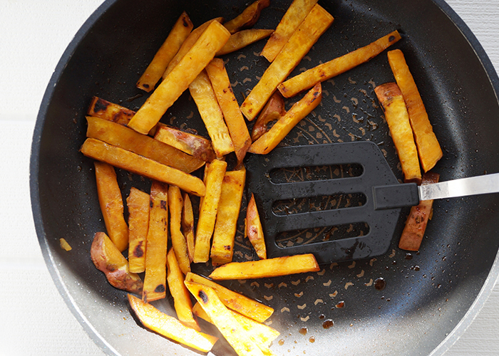 フライパンでさつまいもスティック