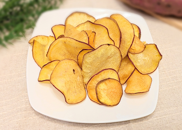3位:手が止まらない!パリパリさつまいもチップス