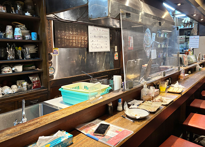 五島の老舗焼き鳥店　鳥羽のカウンター