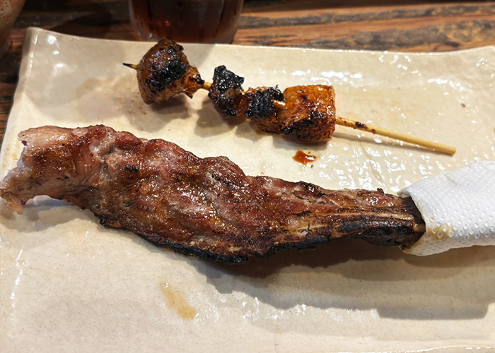 五島の老舗焼き鳥店　鳥羽の美人串と豚あばらの軟骨焼き