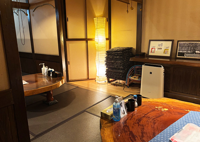 五島の老舗焼き鳥店　鳥羽の座敷