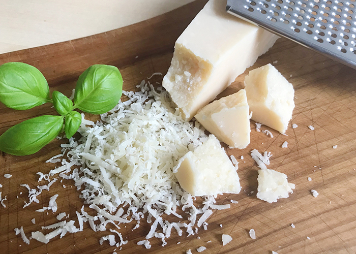 チーズやベーコンで濃厚「洋風ごちそうポタージュ」