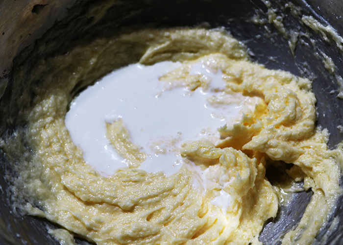 ペーストと液体を加える