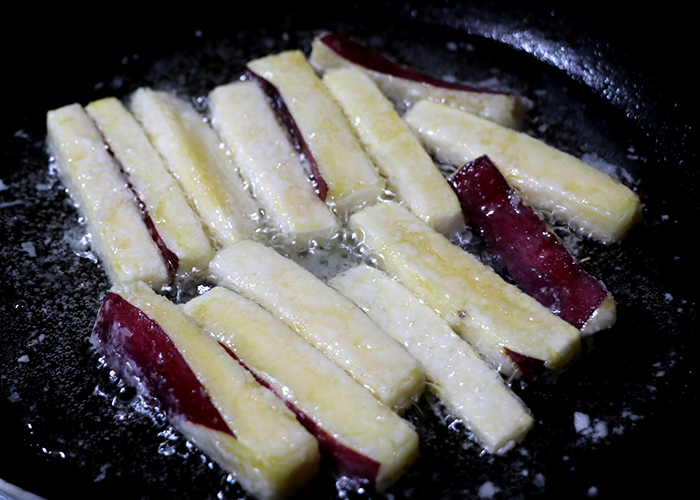 二度揚げでさらにカリカリ食感に