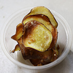 レンジやトースターで簡単！油で揚げないヘルシー「さつまいもチップス」レシピ